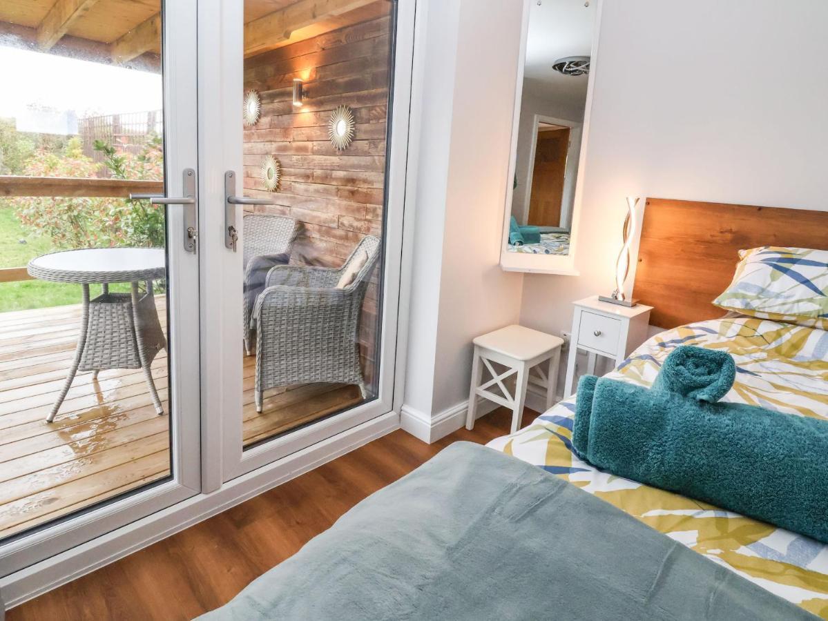Meols Holiday Lodge Уиррал Экстерьер фото